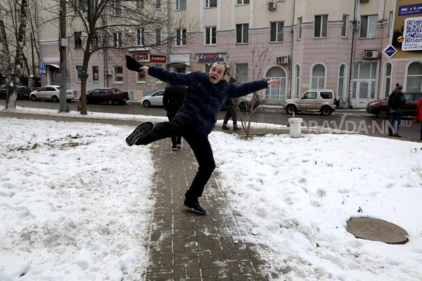 Травматолог Гаджимурадов объяснил, как снизить повреждения при падении на&nbsp;льду